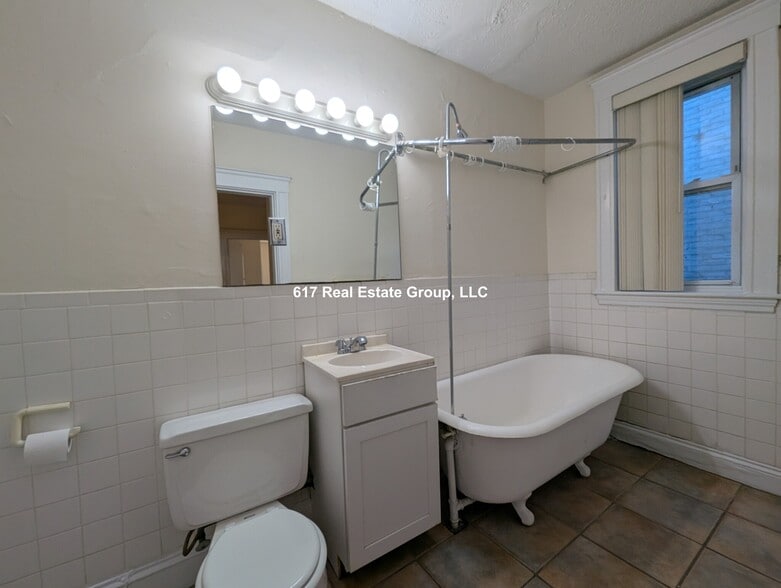 Building Photo - 520 Cambridge St