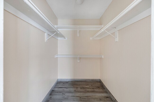 Building Photo - Spacious Studio On The First Floor!