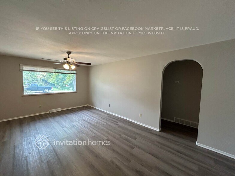 Building Photo - 8866 W Asbury Dr