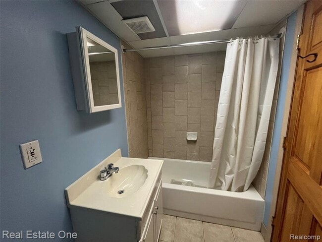 Building Photo - 10053 Royal Grand Ave