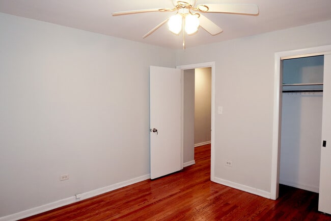 Building Photo - 6048 N Elston Ave