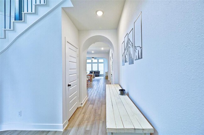 Building Photo - 7211 Pr Hts Dr