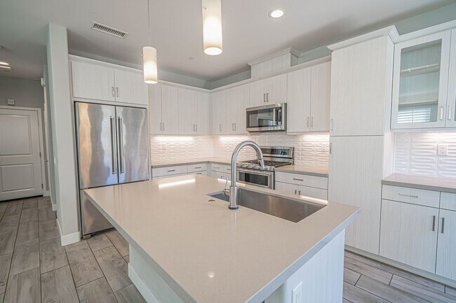 Building Photo - West Creek 3 Bedroom Condo for Rent in Val...