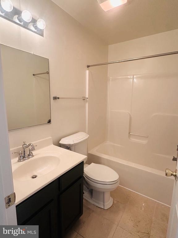 Building Photo - 92 Embassy Ct