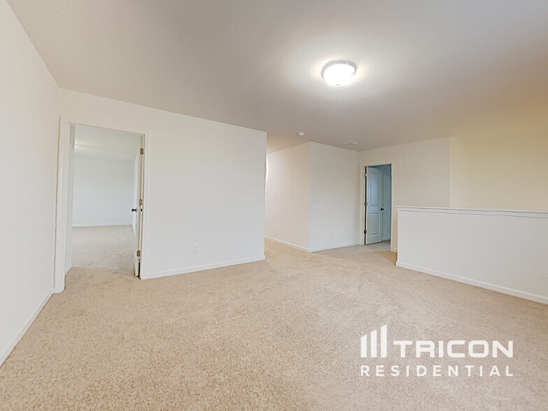 Building Photo - 2137 Hudson Dr