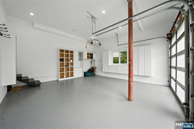 Building Photo - 44 Floral Terrace