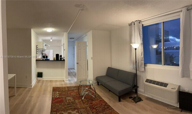 Building Photo - 1255 Collins Ave