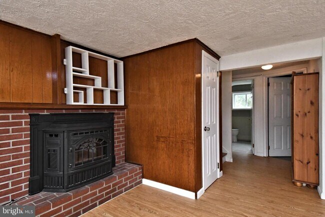 Building Photo - 559 General Muhlenberg Rd