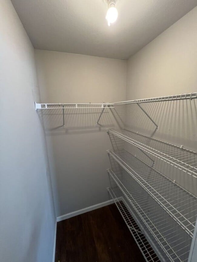 Building Photo - Beautifully Updated 3 Bedroom / 2 Bathroom Home – Available Now!