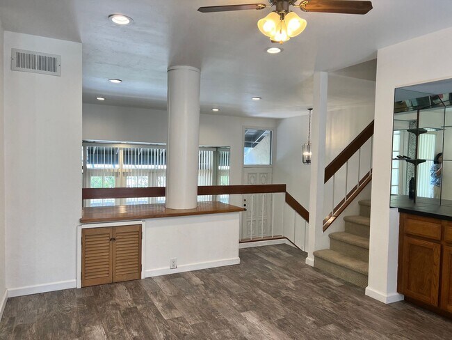 Building Photo - Spacious 2 Bedroom 2-1/2 Bathroom Townhome with 2-car garage in La Jolla near UCSD