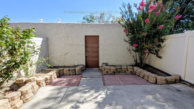 Building Photo - 4800 Daroca Way