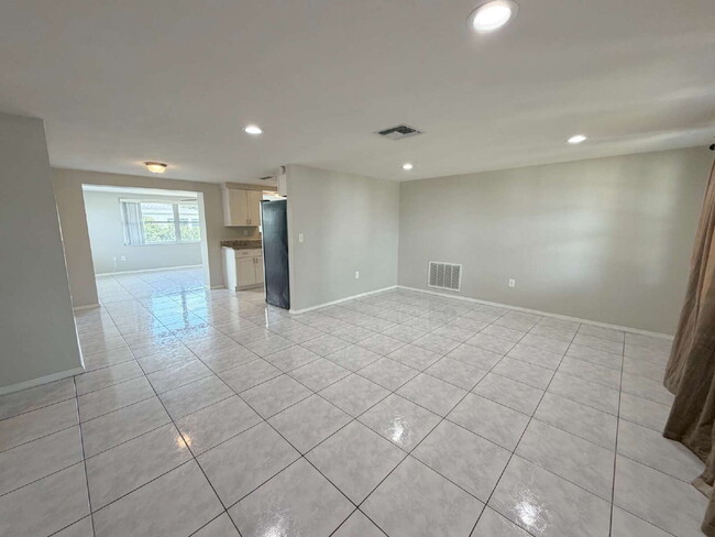 Building Photo - 5706 Chipper Dr