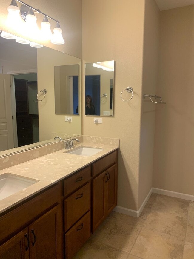 Building Photo - Executive Home in 55+ Del Webb Community of Somersett