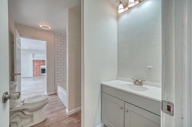 Building Photo - 1139 Miller Ave