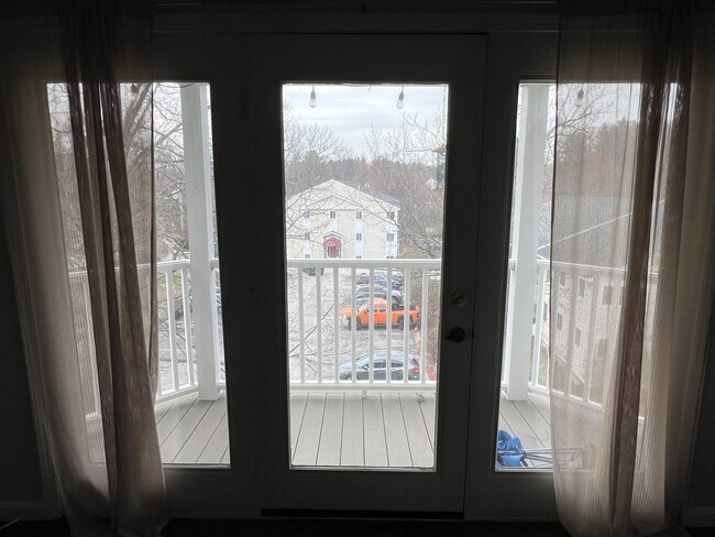 Building Photo - 690 S Porter St