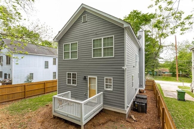 Building Photo - 1318 Brewster St SW
