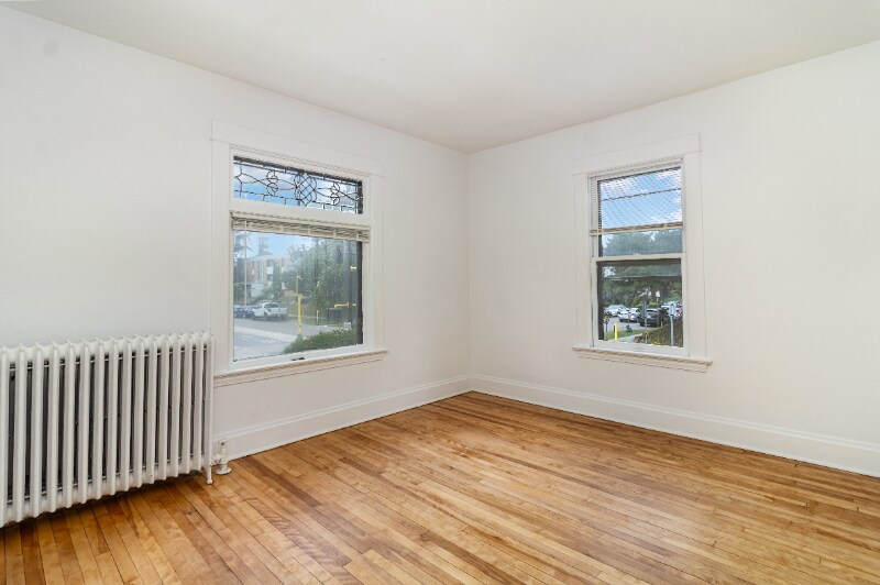 Building Photo - 822 W 35th St