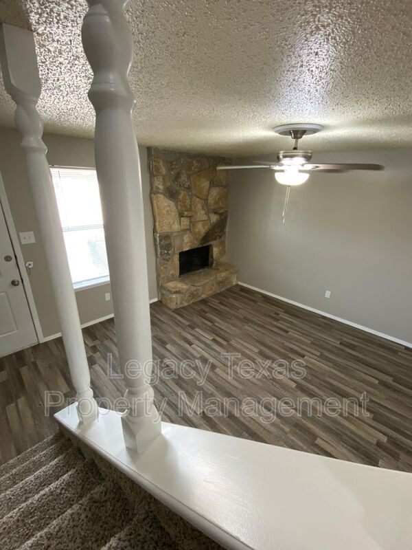 Building Photo - 1409 Courtney Pl