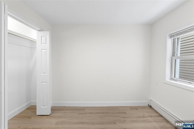 Building Photo - 676 Chestnut St