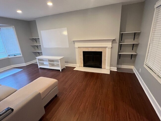 Building Photo - 4318 Belleview Ave