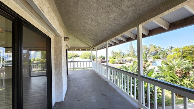 Building Photo - White, June K. (Waikoloa)