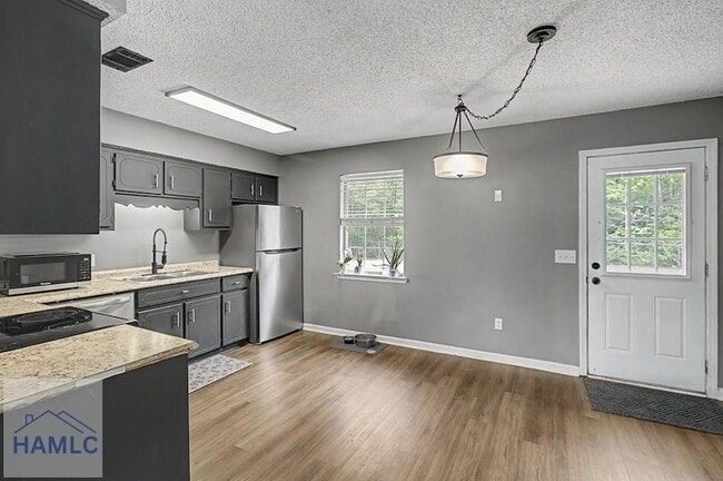 Building Photo - 291 Sabreena Cir