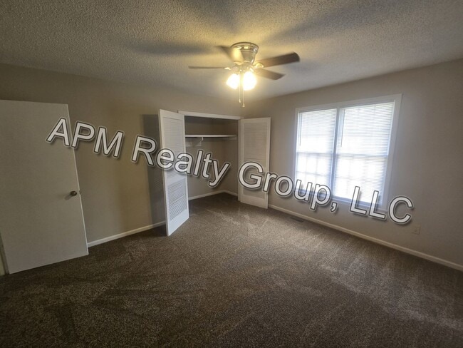 Building Photo - Updated Harbison Townhouse