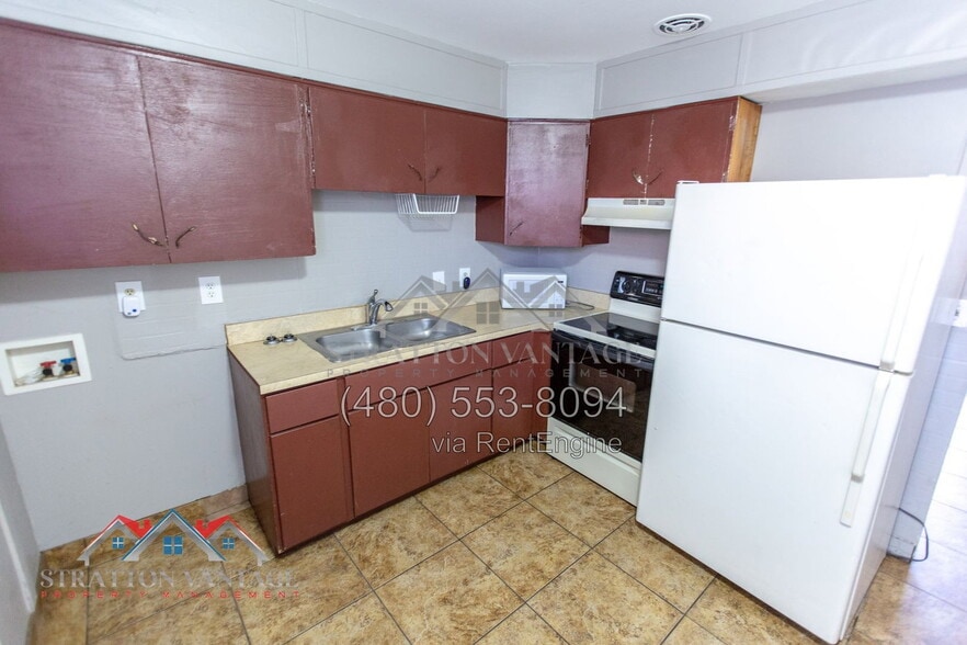 Building Photo - 2028 N 26th Pl