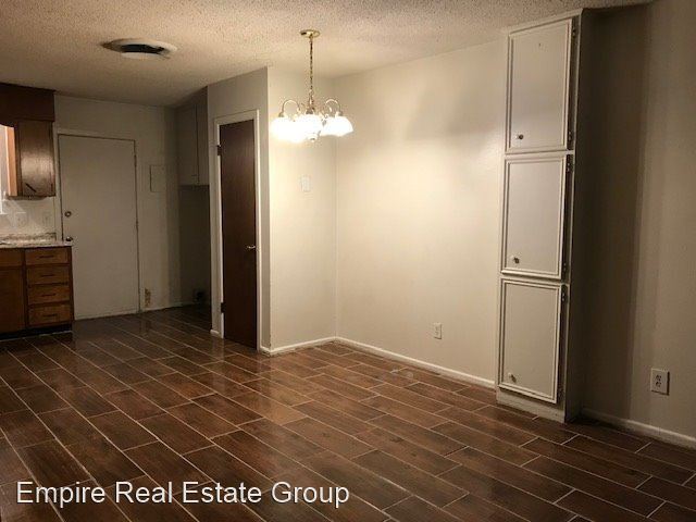 Building Photo - 2 br, 1 bath House - 609 E. Sunset Circle