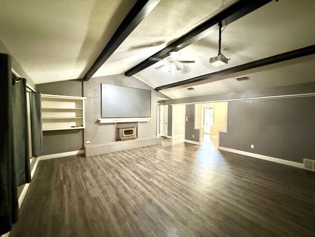 Building Photo - So many Amenities!