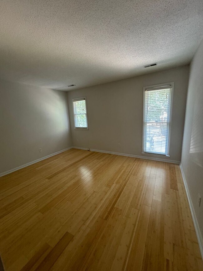 Building Photo - 1423 Wake Forest Rd