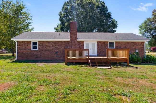 Building Photo - 3 bedroom, 2 bathroom House in Eden!