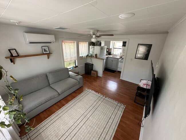 Building Photo - 730 24th Ave N