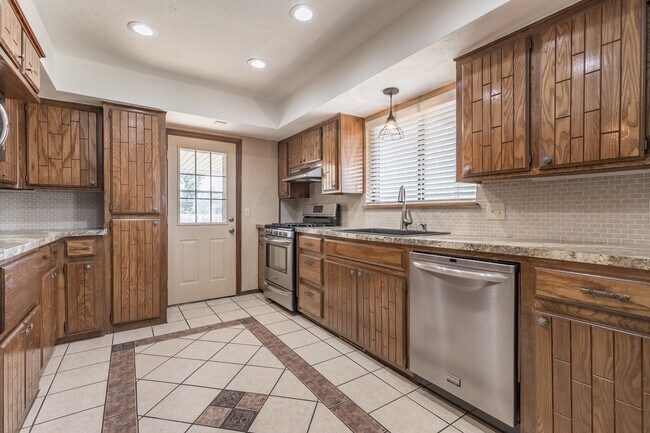 Building Photo - 9024 Northridge Dr