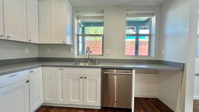 Building Photo - 696-694-29th