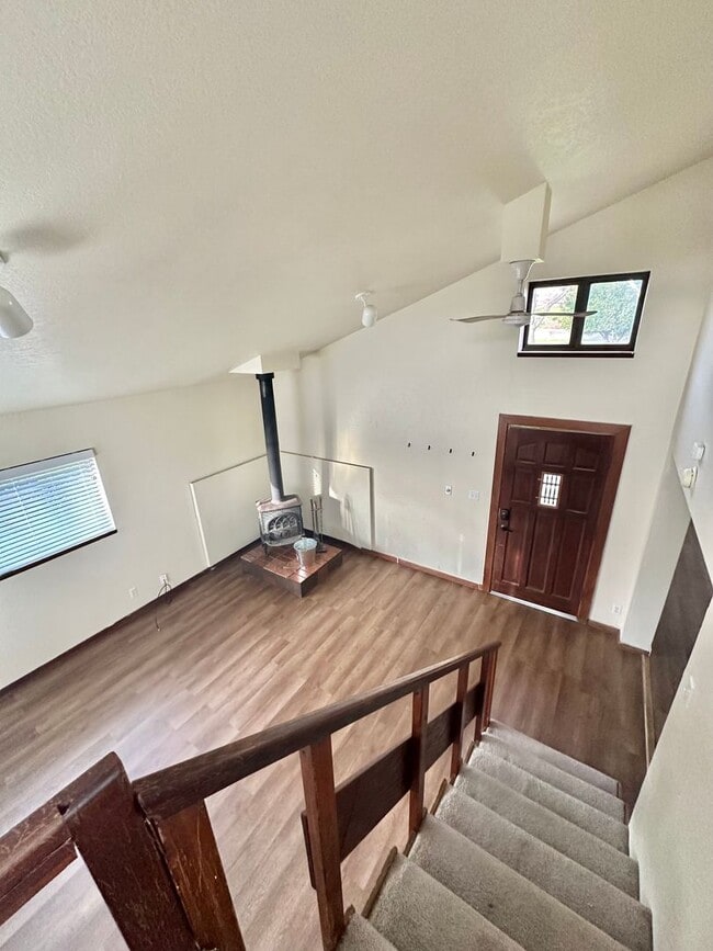 Building Photo - 1 Bedroom 1 bath Loft Style Single Family Home with large Fenced backyard.