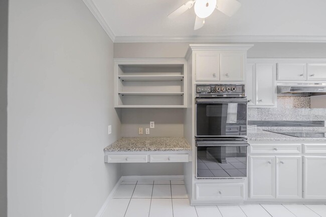 Building Photo - 10910 Vanderford Dr