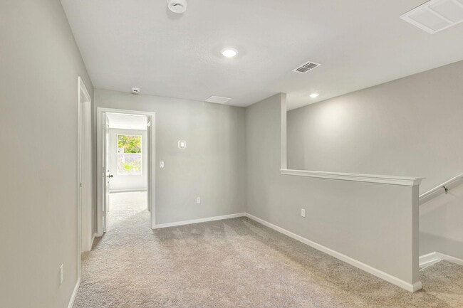 Building Photo - 5694 SE Edgewater Cir