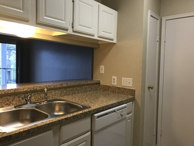 Building Photo - Awesome 1/1 in Great Location