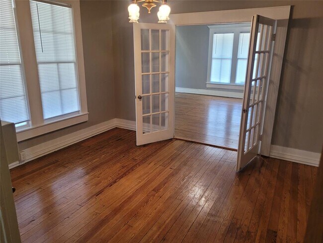 Building Photo - 403 Fawcett St