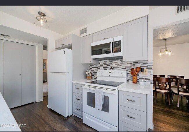 Building Photo - Spacious 3BR Townhome in Tucson