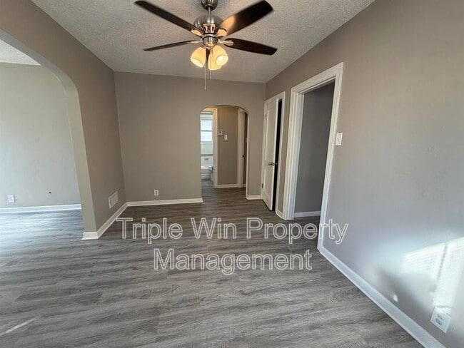 Building Photo - 3915 Itaska St