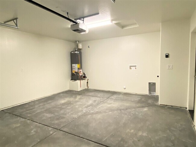 Building Photo - 9501 E Magma Dr