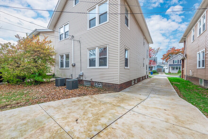 Building Photo - 2085 Marlowe Ave