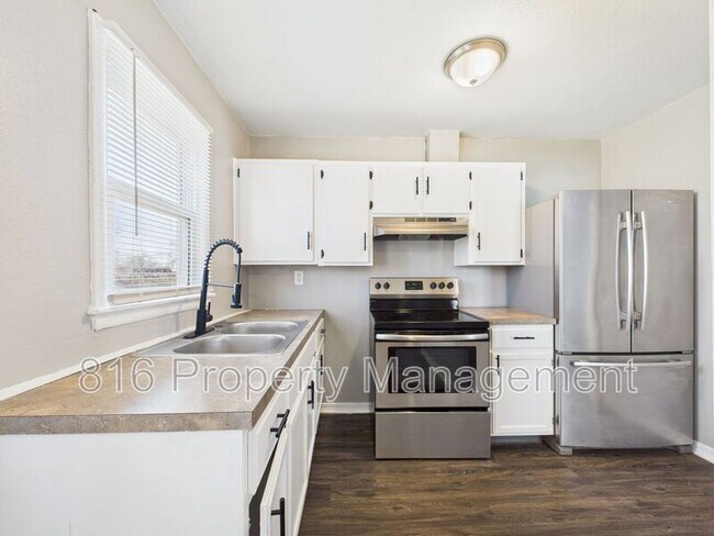 Building Photo - 721 N Rogers St