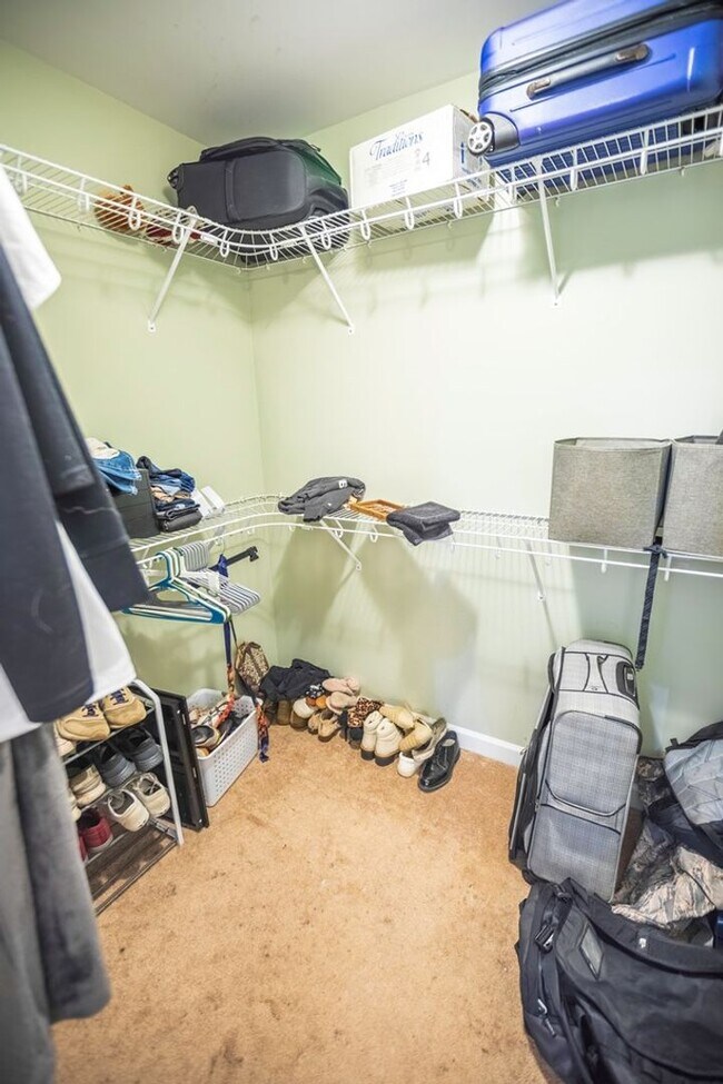 Building Photo - Charming Brick Home with Open Floor Plan & Great Outdoor Space in North Valdosta