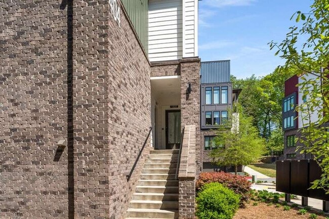 Building Photo - 404 Pratt Dr SE