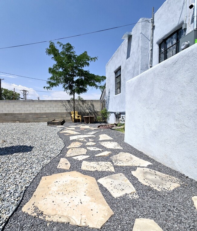 Back yard with free on site parking - 205 Harvard Dr SE