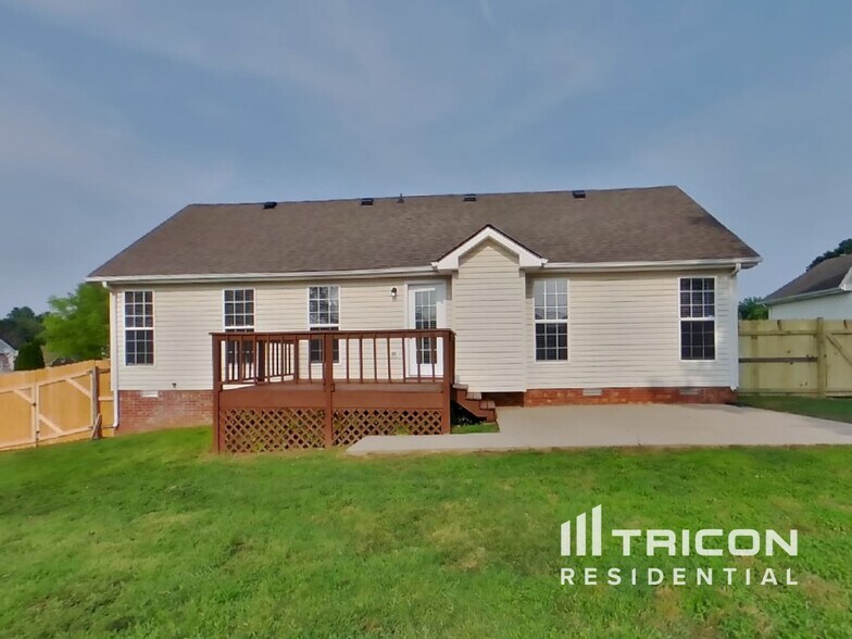 Building Photo - 1429 Cedar Springs Cir