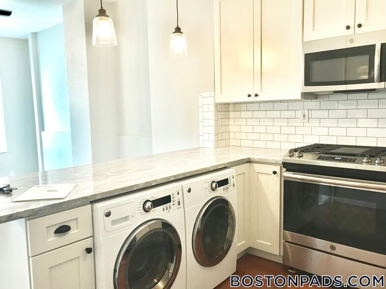 Building Photo - 12 Chelsea St